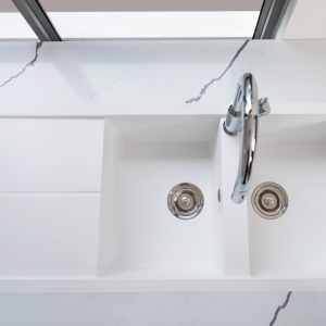 Chậu rửa bát Granite Sink Livello Smart 1160 – White SilverSiphon, giá úp bát inox