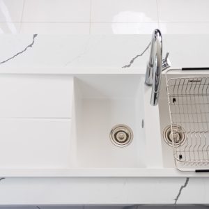 Chậu rửa bát Granite Sink Livello Smart 1160 – White SilverSiphon, giá úp bát inox